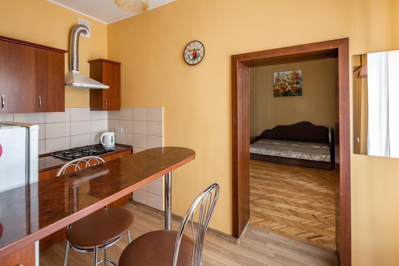 Apartment On Yana Zhizhky Lviv Exterior photo