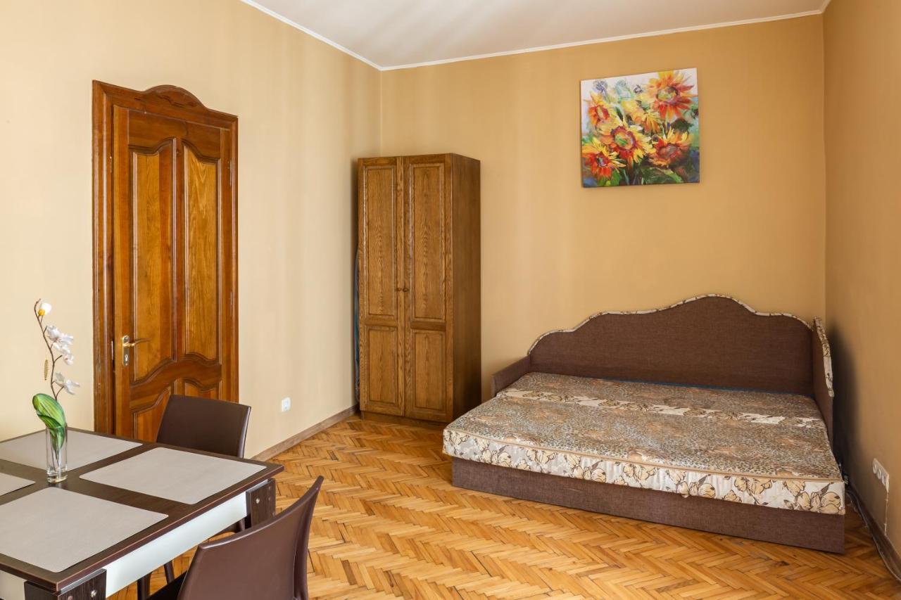 Apartment On Yana Zhizhky Lviv Exterior photo