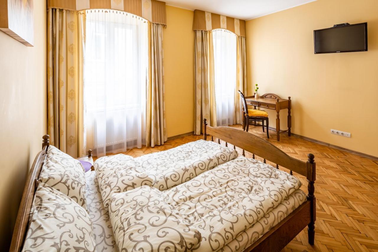 Apartment On Yana Zhizhky Lviv Exterior photo