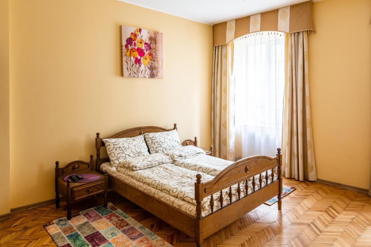 Apartment On Yana Zhizhky Lviv Exterior photo