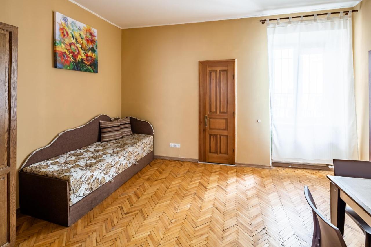Apartment On Yana Zhizhky Lviv Exterior photo