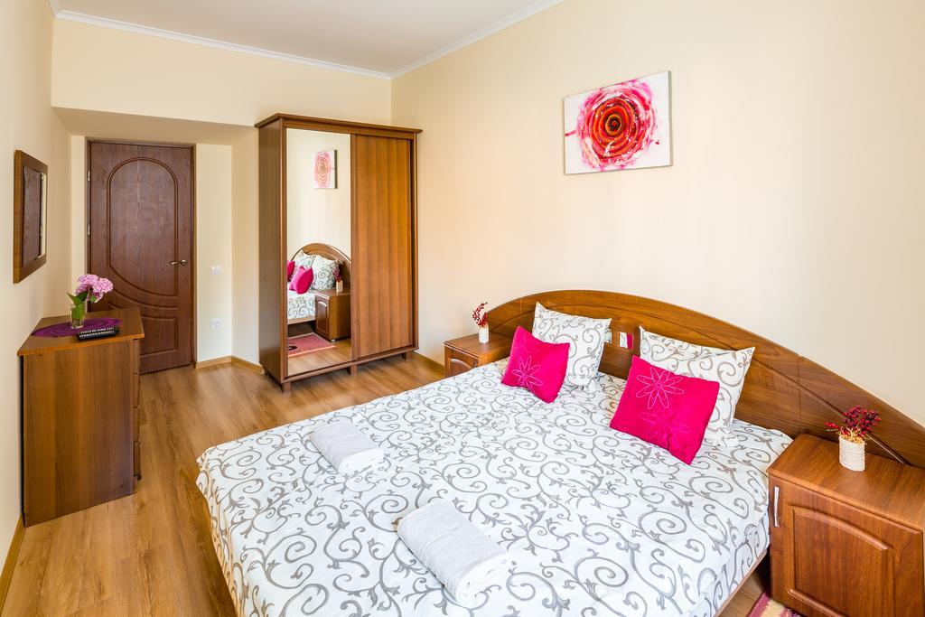 Apartment On Yana Zhizhky Lviv Exterior photo