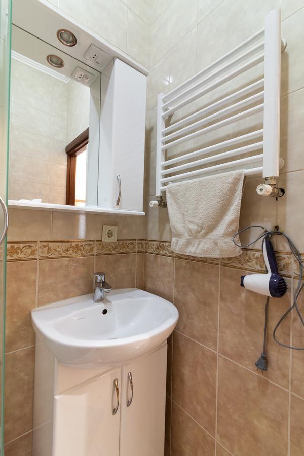 Apartment On Yana Zhizhky Lviv Exterior photo